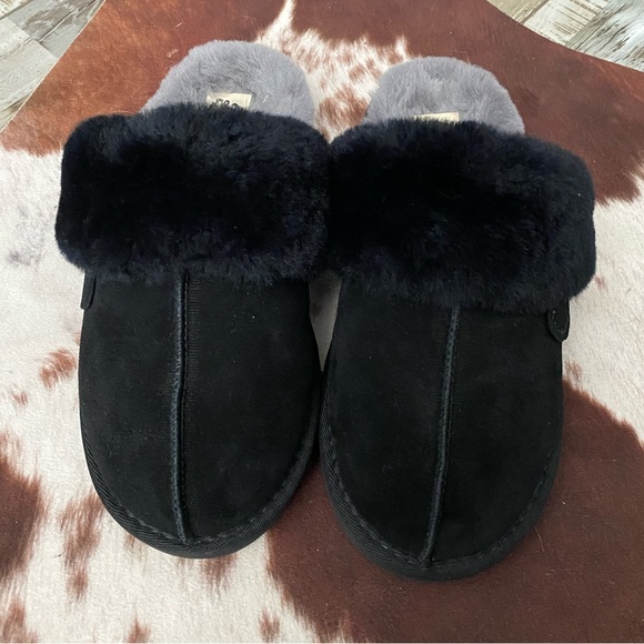Slippers - Picture 4 of 4